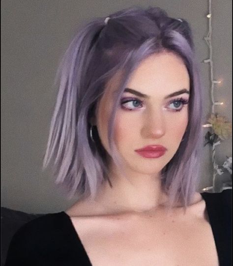 Short Dyed Hair, Short Grunge Hair, Hair Streaks, Hair Idea, Lavender Hair, Hair 2024, Hair Color Purple, Peinados Fáciles Para Cabello Corto, Short Hair Color