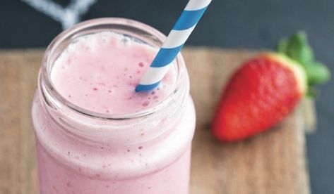 Replacing two meals a day will significantly reduce your calories but for optimum results, we have created The Lady Shake Meal Plan to help you not just lose the excess kilos but keep them off.  The key to this is sustainability and the key is to not go without your favourite foods and feel Strawberry And Banana Smoothie Recipe, Strawberry And Banana Smoothie, Eating Strawberry, Strawberry And Banana, Juice Smoothies Recipes, Shake Diet, Banana Smoothie Recipe, Raw Diet, Peanut Butter Jelly