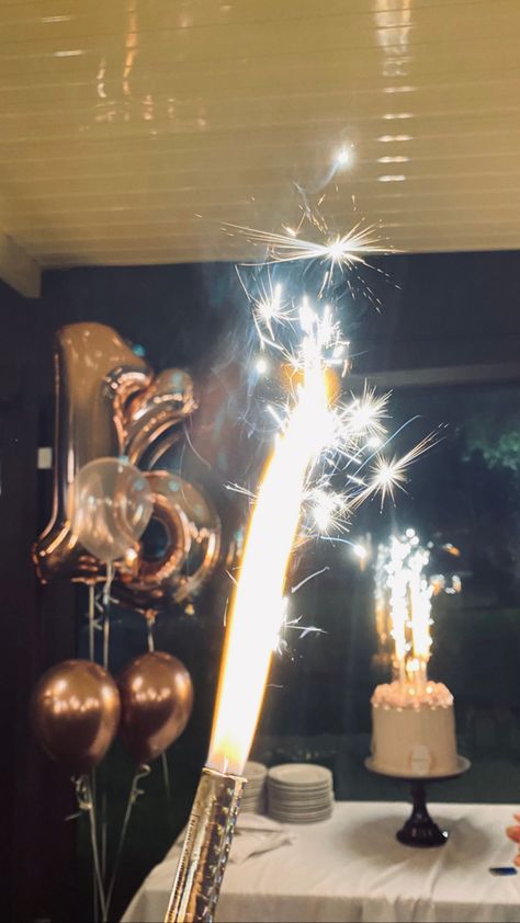 Birthday Shiny Birthday Party, Sparklers Aesthetics, Sparkle Aesthetic, Birthday Aesthetic, Sparkle Party, Aesthetic Friends, 24th Birthday, Birthday Stuff, Golden Birthday