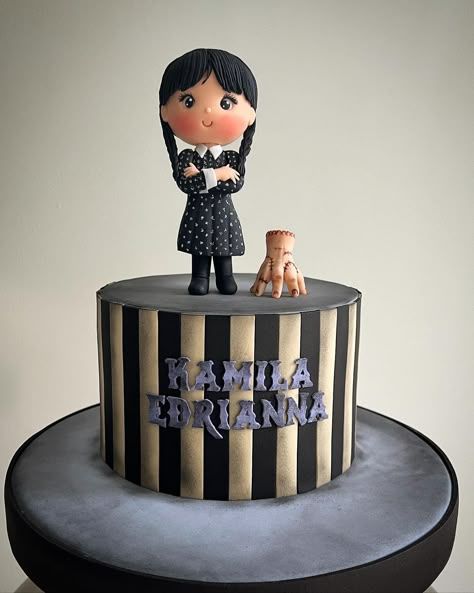 Wednesday Addams Themed Birthday Party Cake, Cake Wensday Adams, Wednesday Themed Birthday Cake, Birthday Cake Wednesday, Wednesday Addams Cakes, Wensday Cake Ideas, Wednesday Addams Cake Ideas, Wednesday Cake Ideas, Wensday Cake