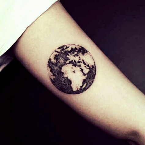 Earth black and white tattoo World Map Tattoo, Henne Tattoo, Globe Tattoos, Map Tattoo, Earth Tattoo, Surreal Tattoo, Grunge Tattoo, Kunst Tattoos, Map Tattoos