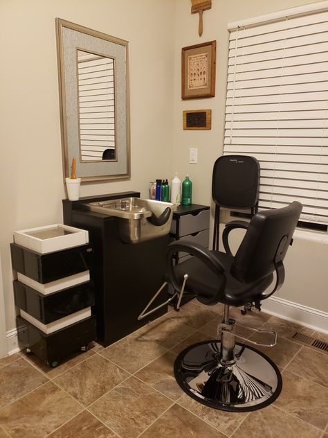 Salon Sink At Home, Salon Station With Shampoo Bowl, Salon Sink Station Ideas, She Shed Salon, At Home Salon Ideas, Hair Washing Sink, Hair Wash Station, Barber Ideas, Salon Sink