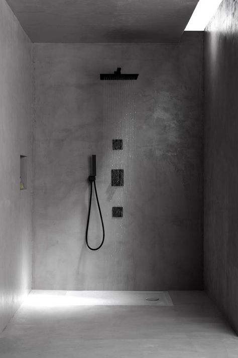 Brutalist Interior, Concrete Shower, Bathroom Design Styles, Bilik Air, Concrete Effect Paint, Concrete Bathroom, Bad Design, Bathroom Inspiration Decor, Bathroom Design Luxury