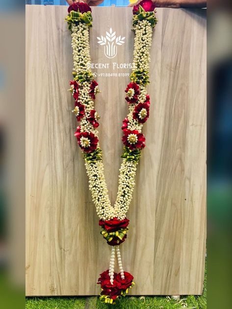 Flower Har Mala For God, Marriage Flower Mala Design, Flower Haar Mala For Wedding, Orchid Garland Wedding Indian, Var Mala Indian Weddings, Marriage Flower Mala, Latest Varmala Designs, Garland Wedding Indian, Varmala Designs