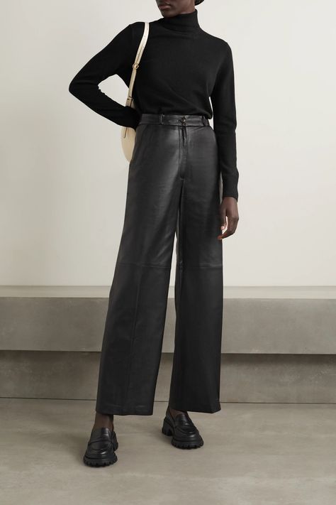 Black Cashmere Turtleneck, Classy Clothes, All Black Fashion, Fits Inspo, Cashmere Turtleneck, Fashion Styling, Black Joggers, Leather Trousers, Faux Leather Pants