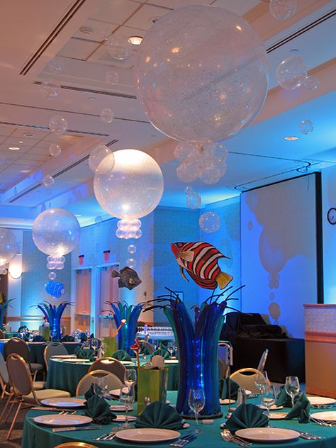 Underwater Bubble Balloon Centerpiece with Floating Fish Bat Mitzvah Party Themes, Fish Decorations, Sea Party Ideas, Bat Mitzvah Party, Prom Themes, Underwater Theme, Prom Theme, Beach Themed Party, Under The Sea Theme