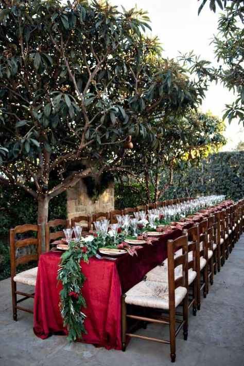 25 Sophisticated Christmas Party Ideas - Lady Celebrations Fancy Holiday Party Ideas, Christmas Brunch Party Decorations, Business Christmas Party Ideas, Outdoor Christmas Party Decorations, Corporate Christmas Party Ideas, Christmas Garden Party, Christmas House Party, Fancy Christmas Party, Ladies Christmas Party