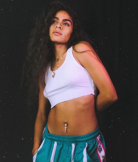 Jessie Reyez Outfits, Jessie Reyez Wallpaper, Jessie Reyez Aesthetic, Hop Aesthetic, Hip Hop Aesthetic, Jessie Reyez, Artist Aesthetic, Last Fm, Notebook Design