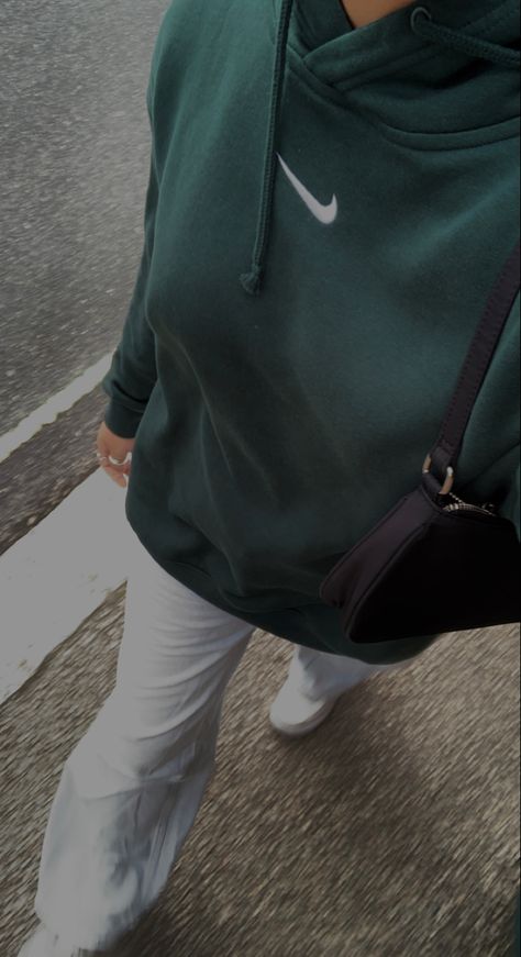 Nike Club Hoodie Outfit, Forest Green Nike Crewneck, Dark Green Nike Hoodie, Nike Green Hoodie, Nike Hoodie Outfit Aesthetic, Green Nike Hoodie Outfit, Nike Hoodie Outfit Women, Dark Green Sweatshirt Outfit, Green Hoodie Outfit Aesthetic