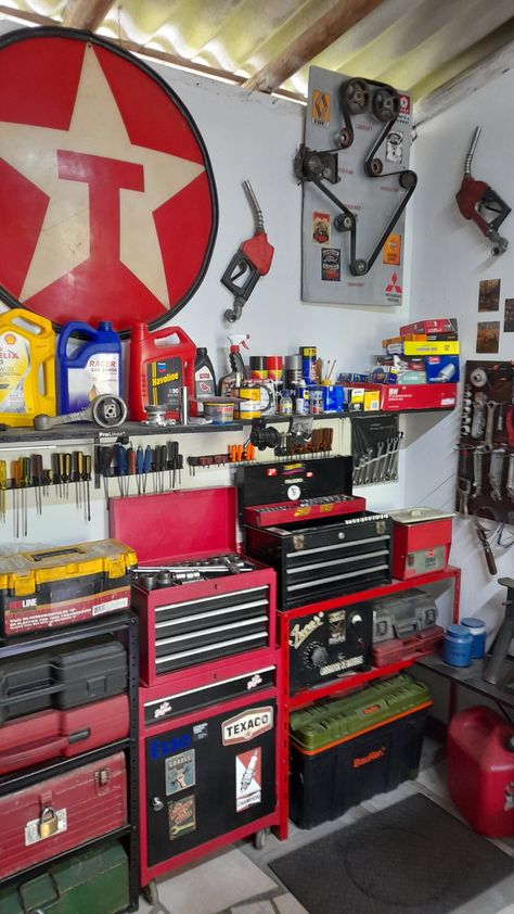 Maintenance Shop Ideas, Auto Shop Ideas, Toolbox Organization, Car Mechanics Garage, Cool Things To Build, Garage Workshop Layout, Man Garage, Workshop Layout, Cast Iron Doorstop