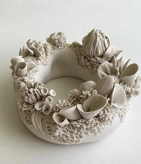 Organic Clay Sculpture, Ceramic Nature Sculpture, Coral Clay Sculpture, Coral Reef Ceramics, Sculpture Art Clay Inspiration, Coral Ceramics, Clay Texture Ideas, Water Ceramics, Clay Pot Ideas