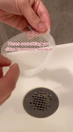 Diy Hair Catcher For Bathtub, Panty Liner Hacks, Shower Hacks, Diy Bathtub, House Work, Back Scratcher, Health Signs, Old Picture Frames, Shower Drains