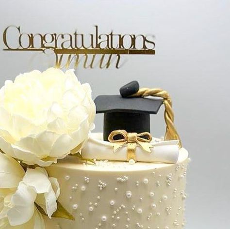 Bakes by Zainab on Instagram: "Love this elegant design 🎓🤍.⁣ .⁣ .⁣ .⁣ .⁣ #bake #baker #bakersofinstagram #bakery #baking #birmingham #graduationcake #birminghamfoodie #gradcake #birminghamlife #graduation🎓 #birminghamnails #birminghamphotographer #birminghamuk #birminghamupdates #birthdaycake #cakeart #cakedecorating #cakedesign #cakes #cakesofinstagram #cakestagram #cardetailing #ceramiccoating #cookies #cupcakes #dessert #detailingbirmingham #homebaking #instacake" Floral Grad Cake, Minimalist Graduation Cake, Minimalist Graduation Cake Design, Grad Cake, Graduation Cake, Ceramic Coating, Home Baking, Graduation Cakes, Cake Art