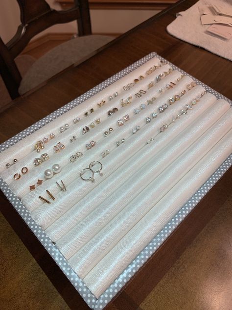 DIY jewelry holder #earrings #diy #earringholder #organizer #earringorgaziner #jewelry #ring #display #homemade #case #jewelrycase #ringholder Homemade Earring Holders, Manualidades Cute, Diy Nose Rings, Jewellery Making Tools, Organizer Diy, Diy Jewelry Holder, Ring Display, Earrings Diy, Earring Holder