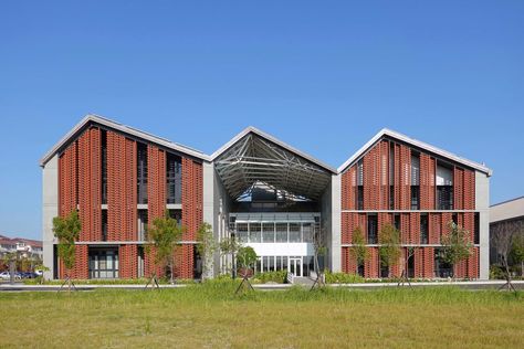 Fengtay Agriculture R&D Center / Bio-architecture Formosana Agricultural Buildings Architecture, Urban Farm Architecture, Hub Architecture, Bio Architecture, Landscape Architecture Plan, Organic Agriculture, Factory Architecture, Agricultural Buildings, Urban Agriculture