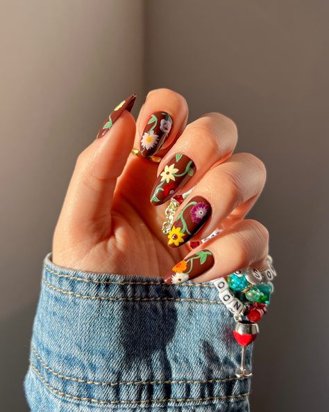 Subtle Taylor Swift Nails, Eras Tour Nails With Tortured Poets, Taylor Swift Eras Tour Nail Ideas, Folklore Nails, Piano Nails, Eras Nails, Swift Nails, Eras Tour Nails, Taylor Swift Nails