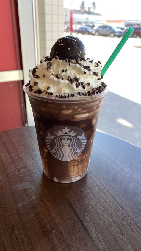 You Can Get A New Years Ball Drop Frappuccino at Starbucks Complete with A Cake Pop New Years Ball Drop, Banana Bread Starbucks, Kawa Starbucks, Coffee Starbucks Drinks, Starbucks Banana, Starbucks At Home, Starbucks Banana Bread, Menu Starbucks, Frappuccino Starbucks