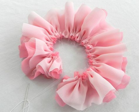 Chiffon Flowers Diy Fabric Flowers, Easy Fabric Flowers, Fabric Flower Bouquet, Last Minute Birthday Gifts, Making Fabric Flowers, Material Flowers, Paper Rosettes, Fabric Flower Tutorial, Cloth Flowers