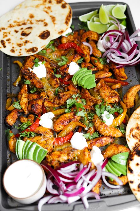 » Honey Chipotle Chicken Fajitas Moribyan Recipes, Honey Chipotle Chicken, Hawaiian Roll, Honey Chipotle, Chicken Fajita, Chipotle Chicken, Honey Chicken, Sheet Pan Dinners, Olive Garden