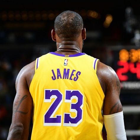 Lebron James Pfp, Lebron James Jersey, Lebron James Wallpapers, Joker Drawings, King Lebron, Pin Pin, Nba Jersey, King James, Los Angeles Lakers