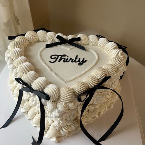 Classy🤍🖤 Cake details: 2 layer 8 inch heart cake #thirtyheartcake #whiteheartcake #yycheartcake #heartcakes Goodbye Cake, Classy Cake, Heart Birthday Cake, 8 Inch Cake, Heart Cakes, 30 Birthday Cake, Birthday Ideas For Her, Instagram Heart, Engagement Mehndi Designs