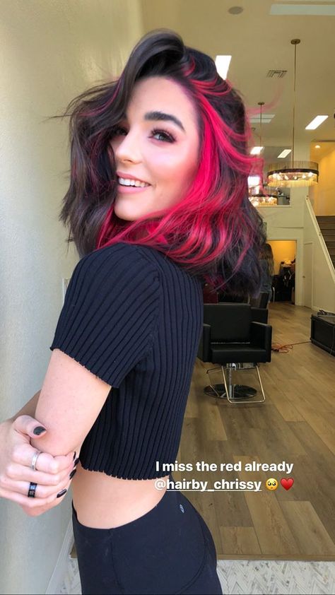 Indiana Massara, Color Block Hair, Two Toned Hair, Black Red Hair, Hair Highlights And Lowlights, Short Dark Hair, Hair Color Underneath, Vivid Hair Color, Extension Hair