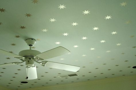 29 Ceiling Wallpaper Ideas Stenciled Ceiling, Starry Ceiling, Painting 101, Zen Painting, Ceiling Wallpaper, Star Ceiling, Wallpaper Ceiling, Diy Ceiling, Star Stencil