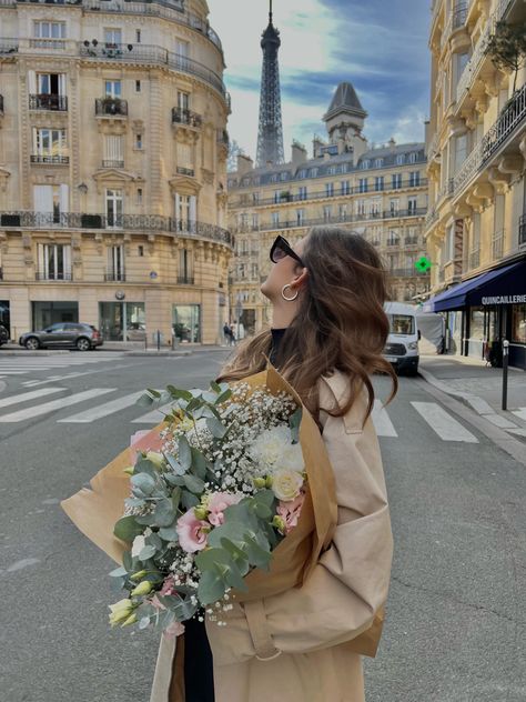 paris parisian style minimalist flower eiffel tower ootd outfit She Is The Poem, Minimalist Flower, Minimalist Flowers, S Photo, Paris Eiffel Tower, The Poem, Future Lifestyle, Her World, 2025 Vision