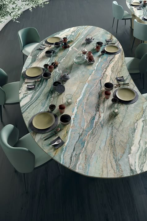 Porcelain stoneware tables, the perfect combination between design and function: Infinity large-size slabs offer a wide range of solutions for any kind of furnishing projects. Green Marble Table, Concrete Terrazzo, Marble Tables Design, Minimal Living Room, Green Inspiration, Hall Interior, Slab Table, Cute Desktop Wallpaper, Mid Century Modern Kitchen