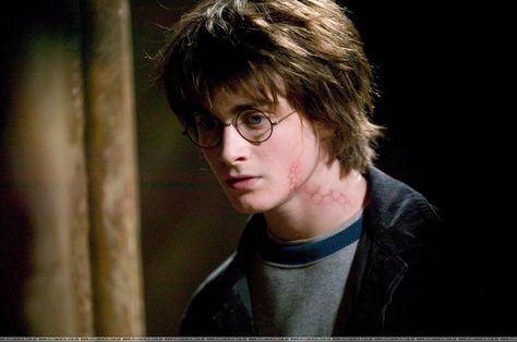 Harry Potter hair Messy Wolf Cut, Fire Haircut, Heir Of Slytherin, Harry Potter Goblet Of Fire, Harry Potter Hairstyles, Celebrity Long Hair, Hunger Games Harry Potter, The Idea Of Love, Harry Potter Goblet