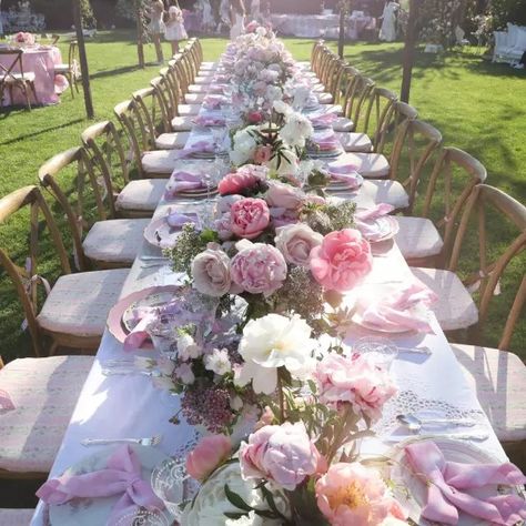 Peonies Wedding Table, Pink Tablescape, Ballerina Wedding, Look Prettier, Vintage Tea Parties, Generation To Generation, Tea Party Table, Dream Wedding Decorations, Beautiful Tablescapes