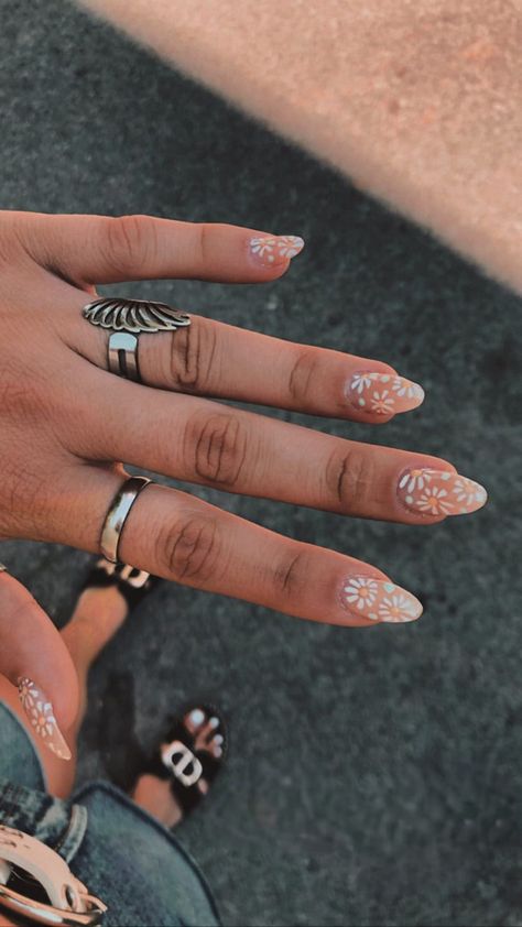 Rodeo Nails Acrylic, Gel Nails Ideas Short Western, Short Almond Western Nails, Cute Southern Nails, Country Concert Nails Ideas Simple, Lainey Wilson Inspired Nails, Western Engagement Nails, Disco Cowboy Nails, Zach Bryan Inspired Nails