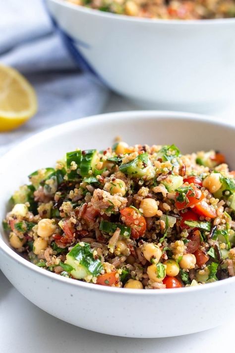 Beauty And Lifestyle Blog Quinoa And Brown Rice, Brown Rice And Quinoa, Salad Mediterranean, Rice And Quinoa, Tabbouleh Recipe, Brown Rice Salad, Quick Easy Vegan, Gluten Free Sides Dishes, Gluten Free Vegan Recipes