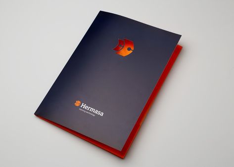 Hermasa | CARPETA CORPORATIVA. Conceptworks: Agencia de publicidad y marketing en Vigo Branded Folders, Corporate Folder, Presentation Folder Design, Graphic Design Posters Layout, Brochure Design Layout, Visual Identity System, Project Proposal Template, Corporate Brochure Design, Company Brochure