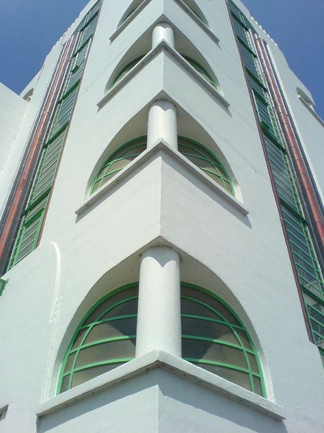 Hoover Building Hoover Building, Lunar Landing, Architectural Sculpture, Art Deco Inspiration, New Architecture, Mother Art, Hercule Poirot, Art Deco Buildings, Deco Architecture