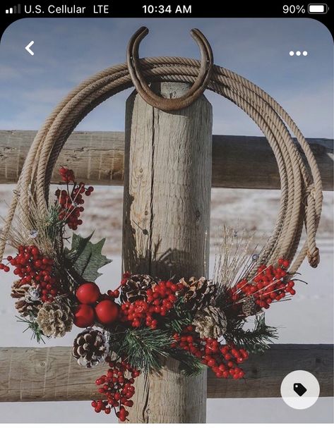 Christmas Ranch Decor, Cowboy Christmas Centerpieces, Lasso Christmas Wreath, Cowboy Christmas Decorations Diy, Western Christmas Crafts, Roping Wreath, Christmas Rope Wreath, Western Christmas Ideas, Western Christmas Wreath