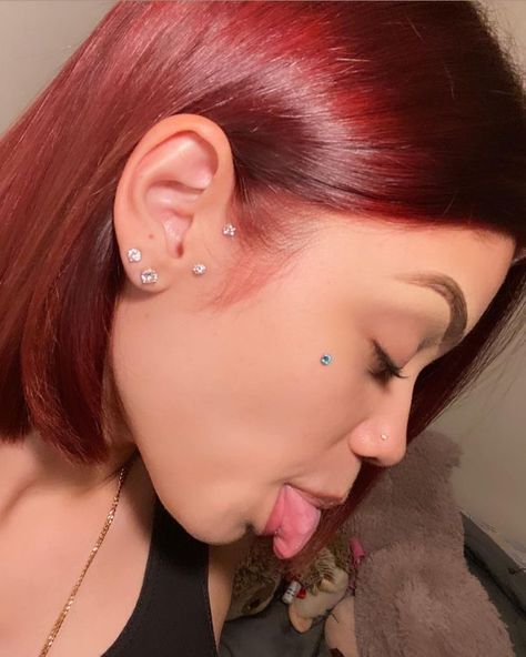 Side Burn Piercing, Cute Piercings Ideas Face, Peircings Women Facial, Facial Piercings Aesthetic, Cute Facial Piercings, Piercings Face, Pretty Piercings, Cute Nose Piercings, Cool Ear Piercings