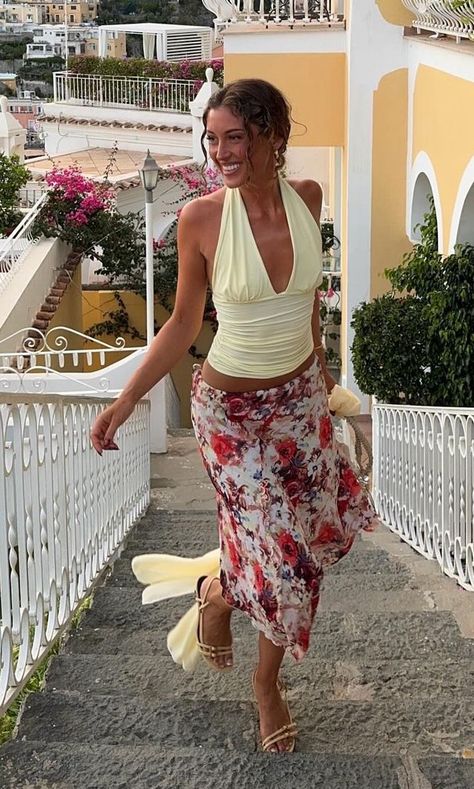 Dinner Outfit Europe, Simple Two Piece Outfits, Old San Juan Outfit, Tropical New Years Eve Outfit, Puerto Rican Vacation Outfits, Hawaii Dinner Outfit, Euro Summer Fits, European Summer Outfits Aesthetic, Beach Dinner Outfit Summer Nights