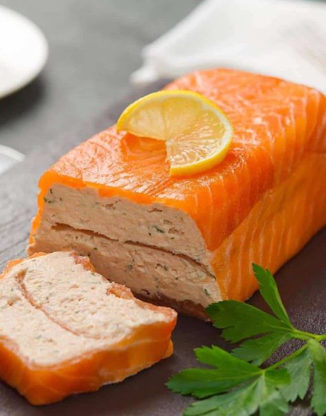 Christmas Lunch Easy, Salmon Terrine Recipes, Christmas Lunch Recipes, Smoked Salmon Terrine, Smoked Fish Recipe, Salmon Terrine, Terrine Recipe, Low Carb Low Fat Recipes, Savory Appetizer