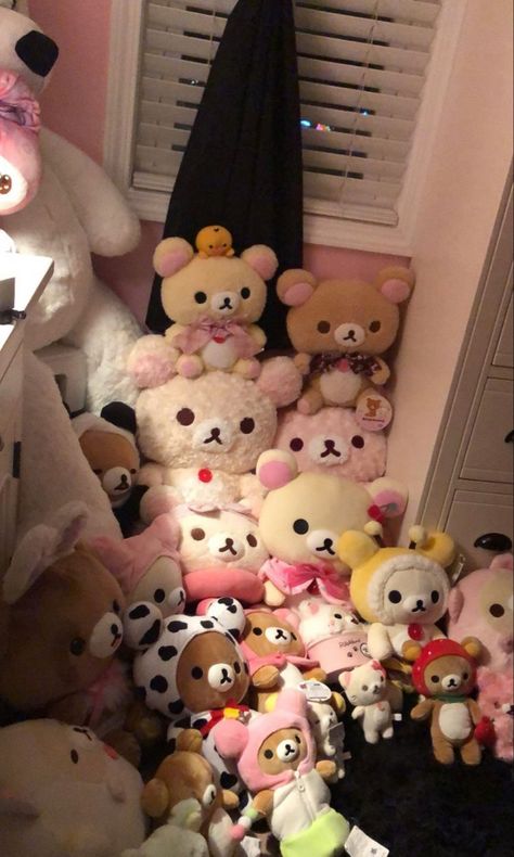 Bedroom Dusty Pink, Hello Kitty Room Aesthetic, Popular Anime Character, Hello Kitty Room, Rilakkuma Plushie, Kitty Room, Hello Kitty Rooms, Cute Squishies, Hello Kitty Aesthetic