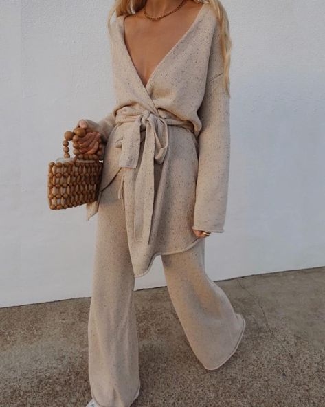 status:LUSSO on Instagram: “STYLE INSPIRATION  Loungewear by @alexandra__sage 👌 .... #styleoftheday #streetfashion #minimalstyle #minimalism #neutrals #neutralstyle…” Belted Sweater, Pantalon Large, Sweater Set, Look Fashion, Knit Cardigan, Leg Pants, Wide Leg Pants, Knit Sweater, Pants Set