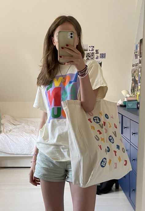 Harry Styles T Shirt Outfit, Dress Like Harry Styles, Harry Styles Merch Outfit, Harry Atyles, Fangirl Outfits, Harry Styles Inspired Outfits, Harrie Core, Fangirl Aesthetic, Merch T Shirt