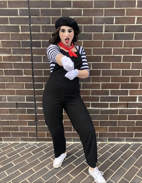 Black Overall Costume Ideas, Women Mime Costume, Diy Mime Costume For Women, Easy Mime Costume, Female Mime Costume, Carnival Customs Ideas, Easy Clown Outfit, Mime Costume Diy Women, Circus Outfit Ideas