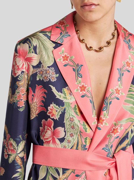 Silk twill wraparound jacket with floral print. This model features a detachable belt at the waist.• Regular fit• Classic lapels• Fastened with detachable belt• Small side slip pockets • The model is 5’10” (178 cm) tall and wears a size 40 (IT)• Made in Italy • 100% silk Sets Summer, Poncho Jacket, Capes & Ponchos, B Fashion, Model Features, Best Wallet, Summer Prints, Fragrance Collection, Lacing Sneakers