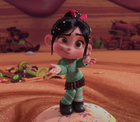 Penelope Reckitt Ralph, Random Cartoon Characters, Penelope Von Schweetz, Vanellope Von Schweetz Wallpaper, Penelope Costume, Penelope Wreck It Ralph, Disney Characters Pictures, Halloween Costumes Brunette, Cute Disney Characters