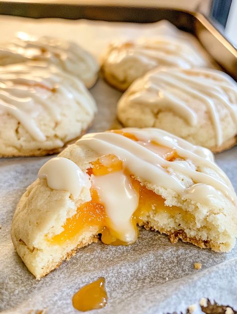 White Chocolate Peach Cookies 🍪  🍪 𝗜𝗻𝗴𝗿𝗲𝗱𝗶𝗲𝗻𝘁𝘀 🍪 1 cup unsalted butter, softened 1 cup granulated sugar 1 large egg 1 teaspoon vanilla extract 2 ½ cups all-purpose flour 1 teaspoon baking powder ½ teaspoon salt 1 cup peach preserves 1 cup white chocolate chips, melted 🍪🍪 Peach Cookies Recipe, Cookie Recipes Gourmet, Cherry Cookies Recipes, Glazed Peaches, Chocolate Covered Strawberry Cake, Triple Chocolate Mousse Cake, Peach Cookies, Peach Preserves, Cream Cheese Muffins