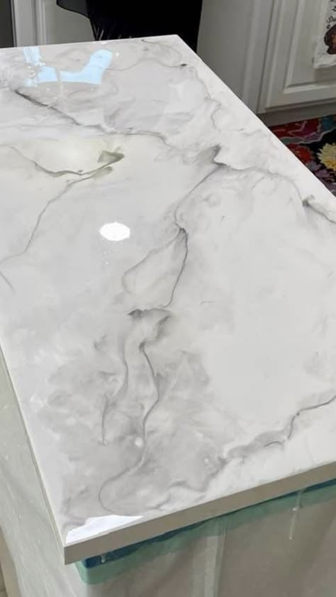 White Quartz Epoxy Countertop Diy, White And Grey Epoxy Countertops, Epoxy Countertop Kitchens, White Epoxy Countertop, Epoxy Floors In Home, Bartop Ideas, Kitchen Countertop Makeover, Marble Epoxy Countertop, Faux Countertops