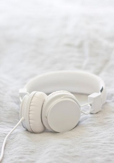 White headphone Blanco White, White Headphones, Simply White, Davao, Shades Of White, White Wallpaper, White Aesthetic, White Board, All White