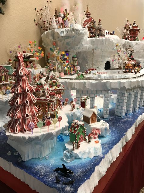 Diy Christmas Village Platform, Breakfast Ideas For A Crowd, North Pole Village, Diy Christmas Village Displays, Christmas Village Decorations, Train Bridge, Decoration Buffet, Christmas Tree Village, Lemax Christmas Village