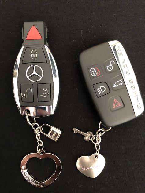 Mercedes Benz Car Keys Aesthetic, Mercedes Key, Key Drawings, Keys Accessories, Chains Aesthetic, Mercedes Suv, Aesthetic Objects, Creative Wedding Gifts, Cool Car Accessories